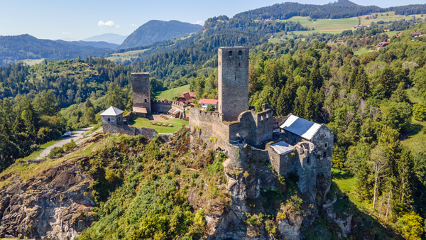 Luftbild der Burg Liebenfels